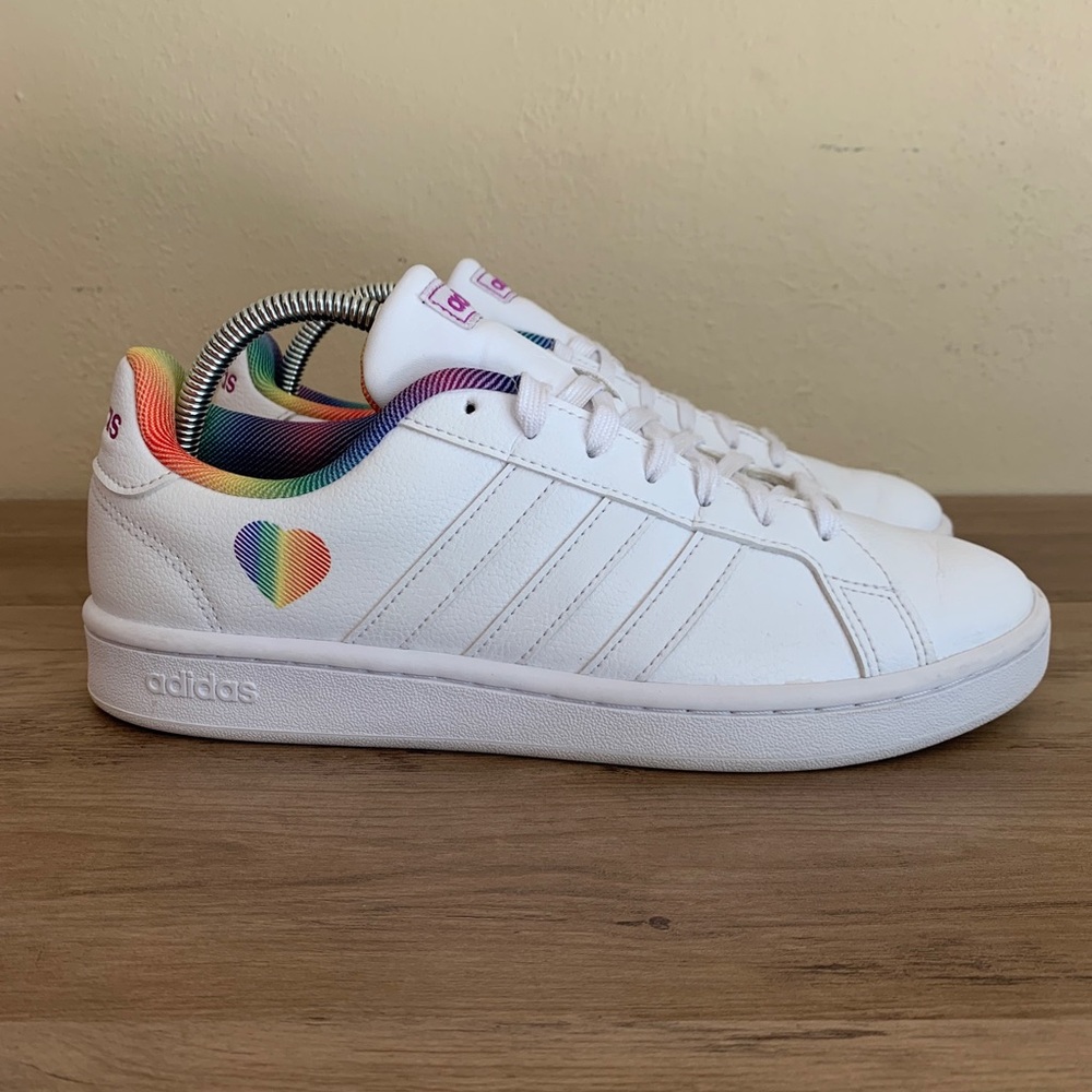 Adidas Advantage leather White Heart Pride Logo Rainbow Women’s Shoes Size 9